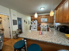 29 Belknap St, Unit 1 in Somerville, MA - Foto de edificio - Building Photo