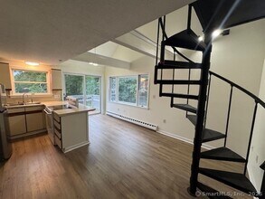 271 Pequot Ave in New London, CT - Building Photo - Building Photo