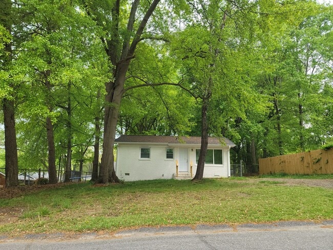 property at 1022 W Sycamore Ave