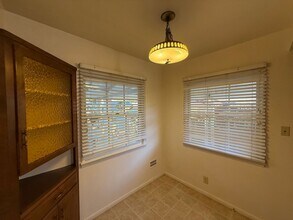 321 N Griffith Park Dr in Burbank, CA - Building Photo - Building Photo