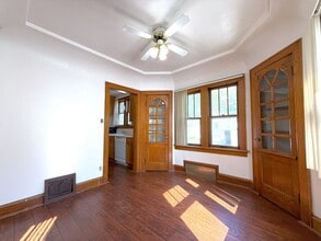 1440 S 90th St in West Allis, WI - Foto de edificio - Building Photo