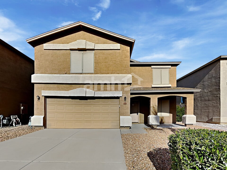 1102 E Renegade Trl in San Tan Valley, AZ - Foto de edificio
