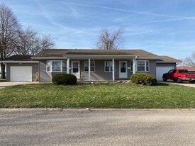 107 Spruce St in Reinbeck, IA - Building Photo