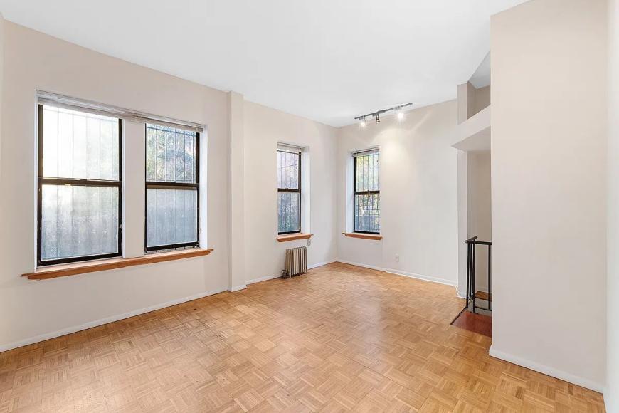 619 E 5th St in New York, NY - Building Photo