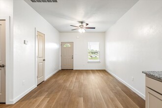 1402 SW Wisconsin Ave in Lawton, OK - Building Photo - Building Photo