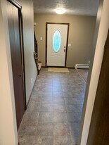 12208 Shiloh Dr in Chesterland, OH - Building Photo