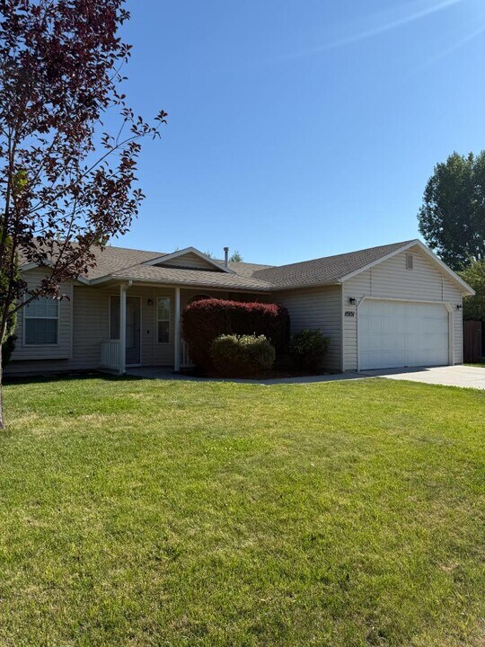 11931 W Cedarstone St in Boise, ID - Building Photo