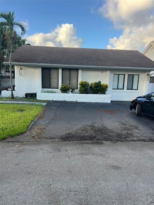 8321 SW 41st St in Davie, FL - Foto de edificio