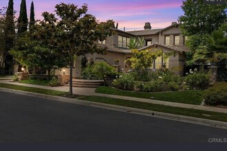 6839 Helenite Pl in Carlsbad, CA - Foto de edificio - Building Photo