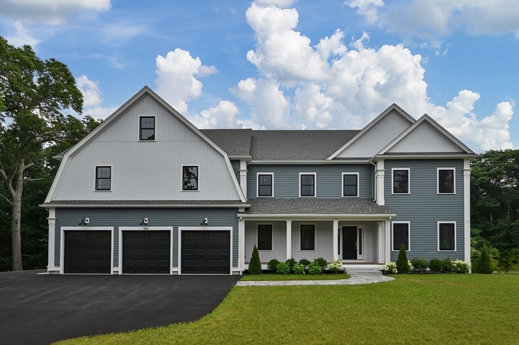 585 Lowell St in Lexington, MA - Building Photo