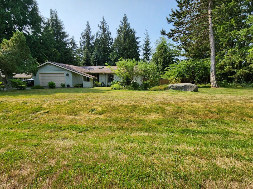 20 Warbler Ln in Port Ludlow, WA - Building Photo