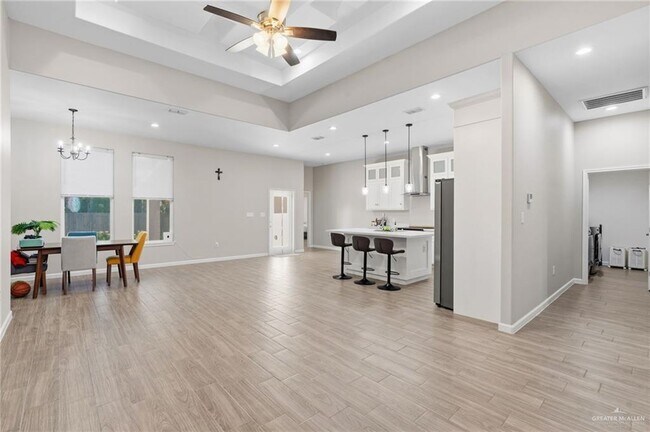 15 Providence Ave in McAllen, TX - Building Photo - Building Photo