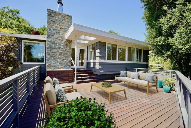 property at 10 Idalia Ct