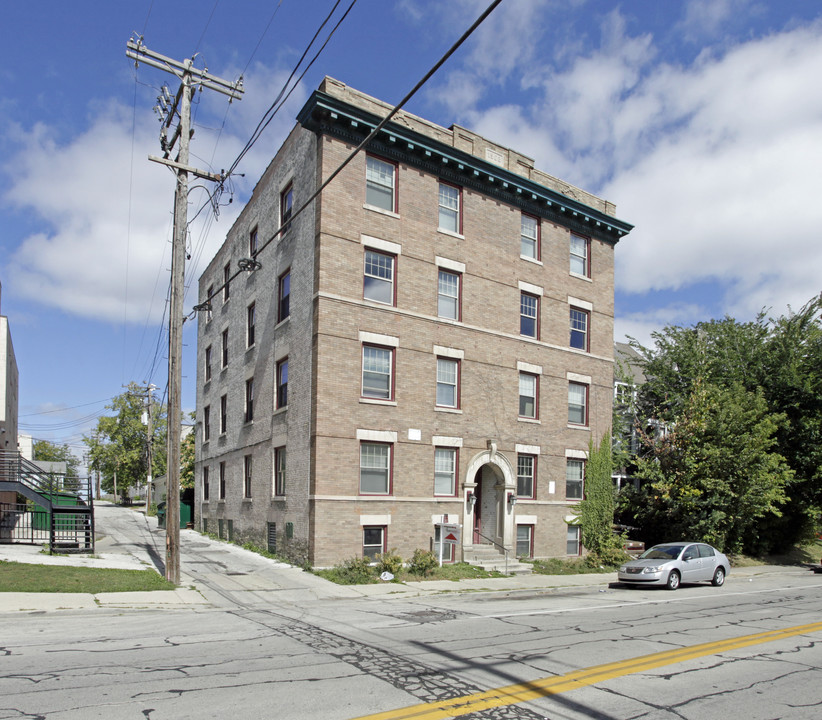 2314 W Wells St in Milwaukee, WI - Building Photo