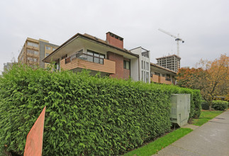 MARSEILLE PLAZA in New Westminster, BC - Building Photo - Building Photo