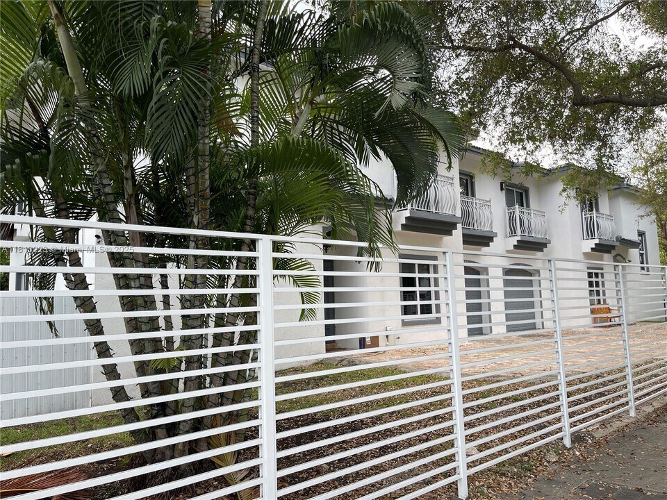 3193 Ohio St in Miami, FL - Building Photo