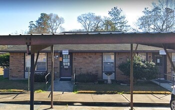 1203 E 5th Ave in Oakdale, LA - Building Photo - Building Photo