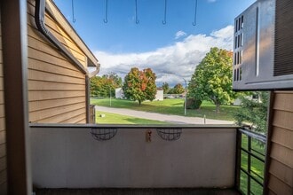 489 Idlewood Blvd in Baldwinsville, NY - Foto de edificio - Building Photo