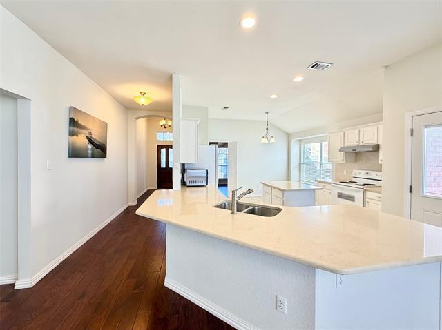 property at 2913 Dover Dr