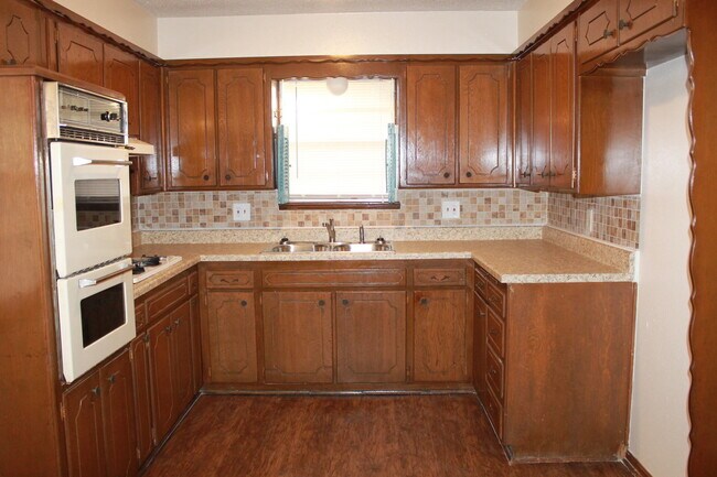 4308 Bonaparte Blvd in Midwest City, OK - Foto de edificio - Building Photo