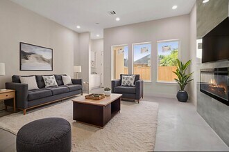 5117 Schuler St in Houston, TX - Building Photo - Building Photo