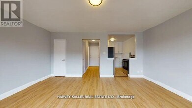 31 Clearview Heights in Toronto, ON - Building Photo - Building Photo