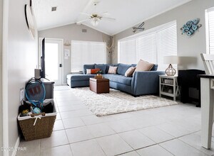 610 Sea Breeze Dr in Panama City Beach, FL - Building Photo - Building Photo