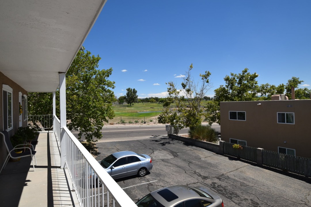 1701 Girard Blvd SE in Albuquerque, NM - Building Photo