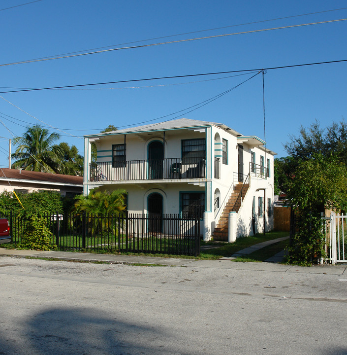 507 NE 67th St in Miami, FL - Foto de edificio