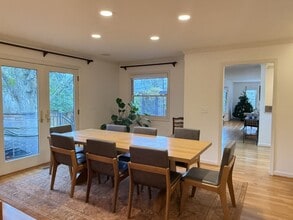 3919 SW Mt Adams Dr in Portland, OR - Building Photo - Building Photo