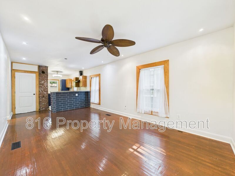 4221 Flora Ave in Kansas City, MO - Building Photo