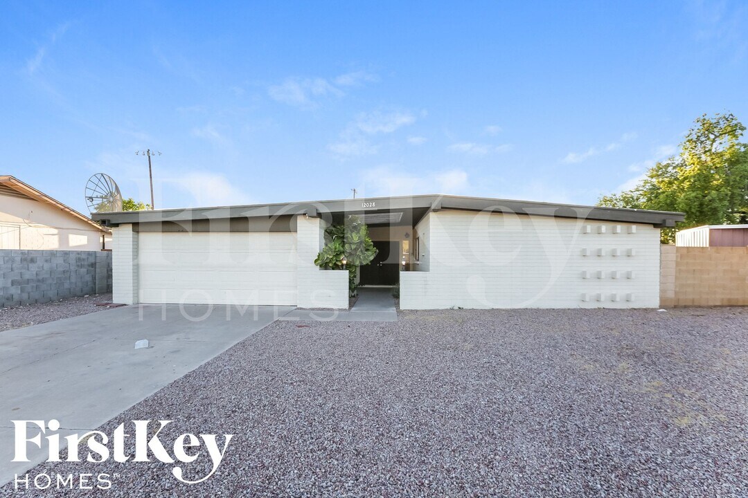 12028 N 30th Dr in Phoenix, AZ - Building Photo