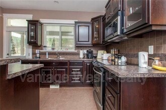 3083 Lakeview Cove Rd in West Kelowna, BC - Foto de edificio - Building Photo