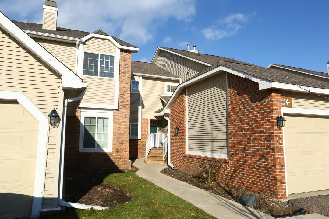 Chimney Hill in West Bloomfield, MI - Foto de edificio