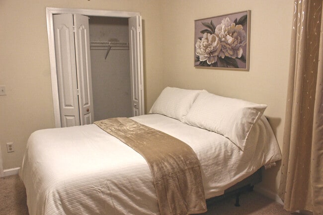 353 Southgate Dr in Locust Grove, GA - Building Photo - Building Photo