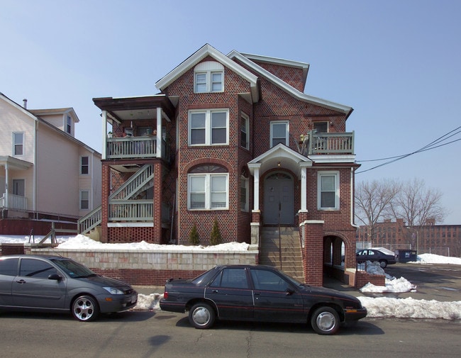 63 West St in Holyoke, MA - Foto de edificio - Building Photo