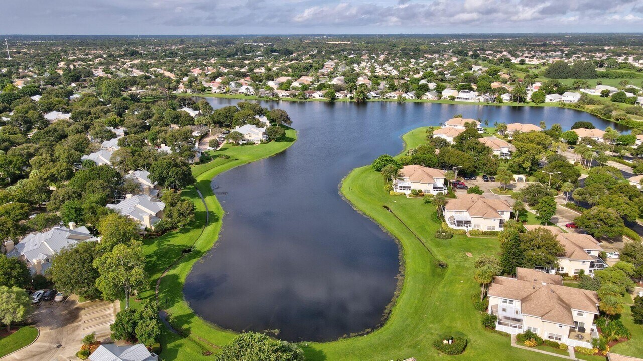 5802 Wheatley Ct in Boynton Beach, FL - Building Photo