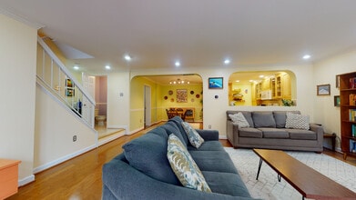 1635 S Hayes St, Unit A in Arlington, VA - Building Photo - Building Photo