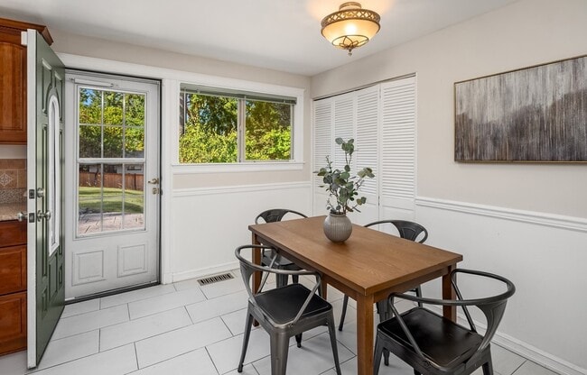 12634 SE 30th St in Bellevue, WA - Building Photo - Building Photo