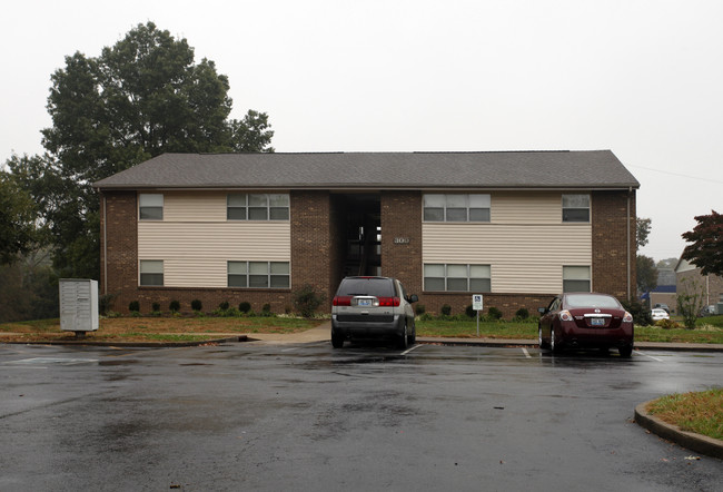 The Meadowbrook Apartments in Hopkinsville, KY - Building Photo - Building Photo