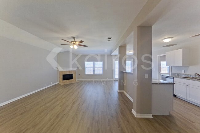 1401 Alpine Dr in Glenn Heights, TX - Foto de edificio - Building Photo