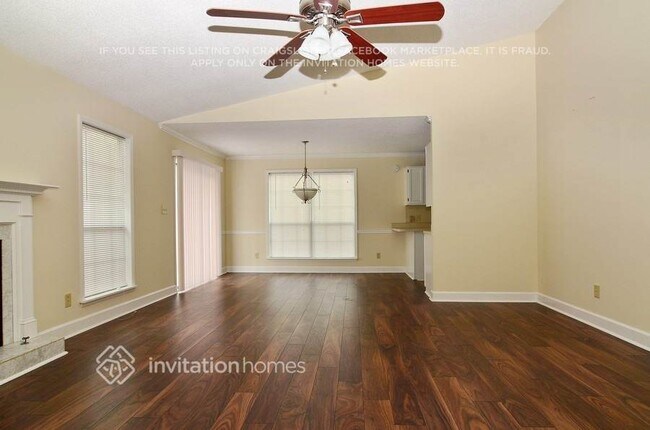 7855 Dogwood Way in Douglasville, GA - Foto de edificio - Building Photo