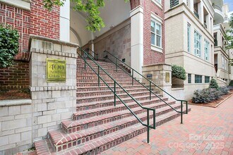 400 N Church St in Charlotte, NC - Foto de edificio - Building Photo