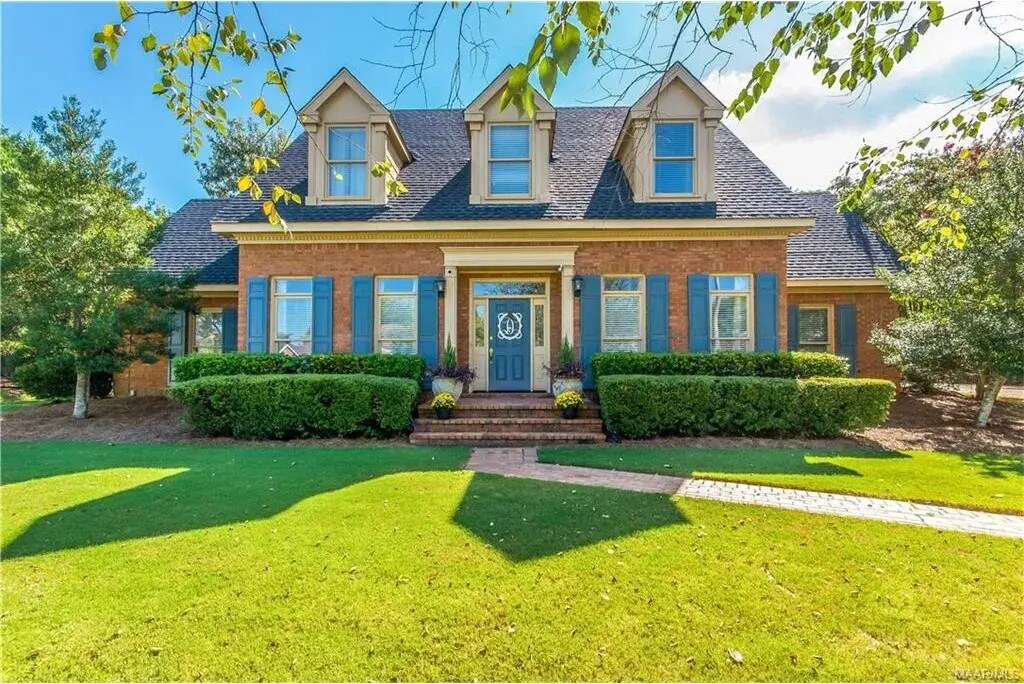 2255 Vaughn Ln in Montgomery, AL - Building Photo