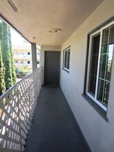 5853 Lexington Ave in Los Angeles, CA - Building Photo - Building Photo