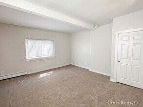 1132 Fuller St, Unit B in Cincinnati, OH - Foto de edificio - Building Photo