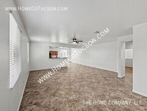 6411 W Willow Falls Way in Tucson, AZ - Building Photo - Building Photo