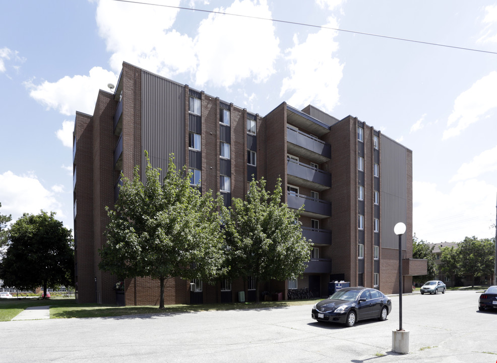 Vanier Tower in Guelph, ON - Building Photo