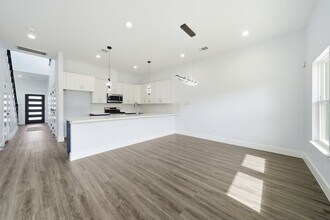 1015 Ellington St in Houston, TX - Building Photo - Building Photo