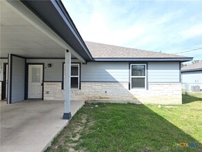 907 E 3rd St in Lampasas, TX - Building Photo - Building Photo